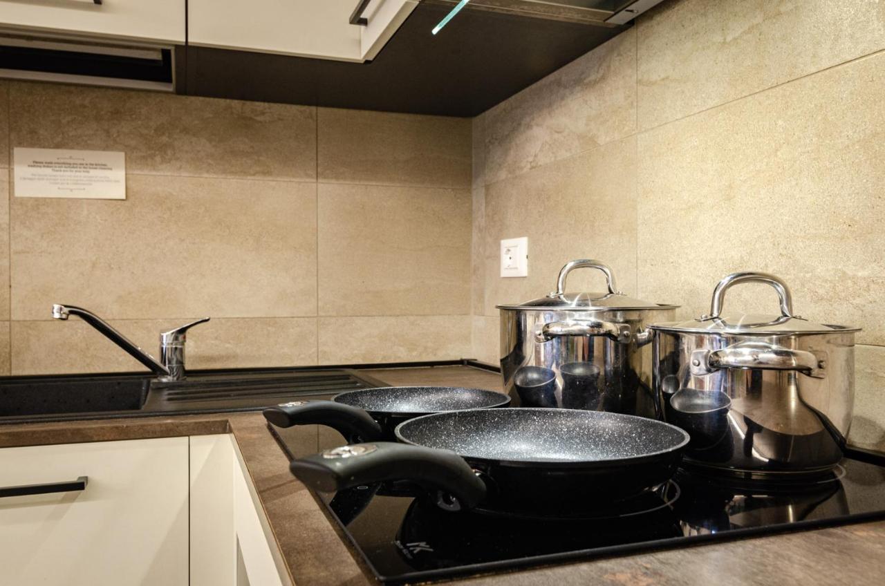 Goito Luxury Apartment, In The Historical Center Болонья Экстерьер фото