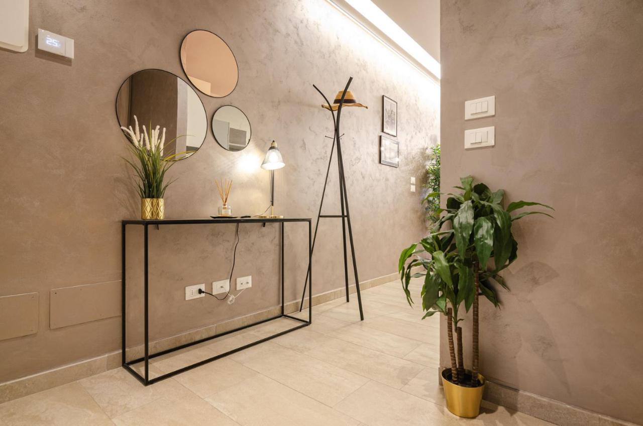 Goito Luxury Apartment, In The Historical Center Болонья Экстерьер фото