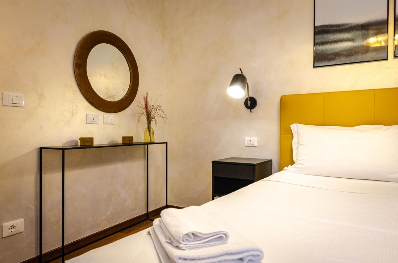 Goito Luxury Apartment, In The Historical Center Болонья Экстерьер фото